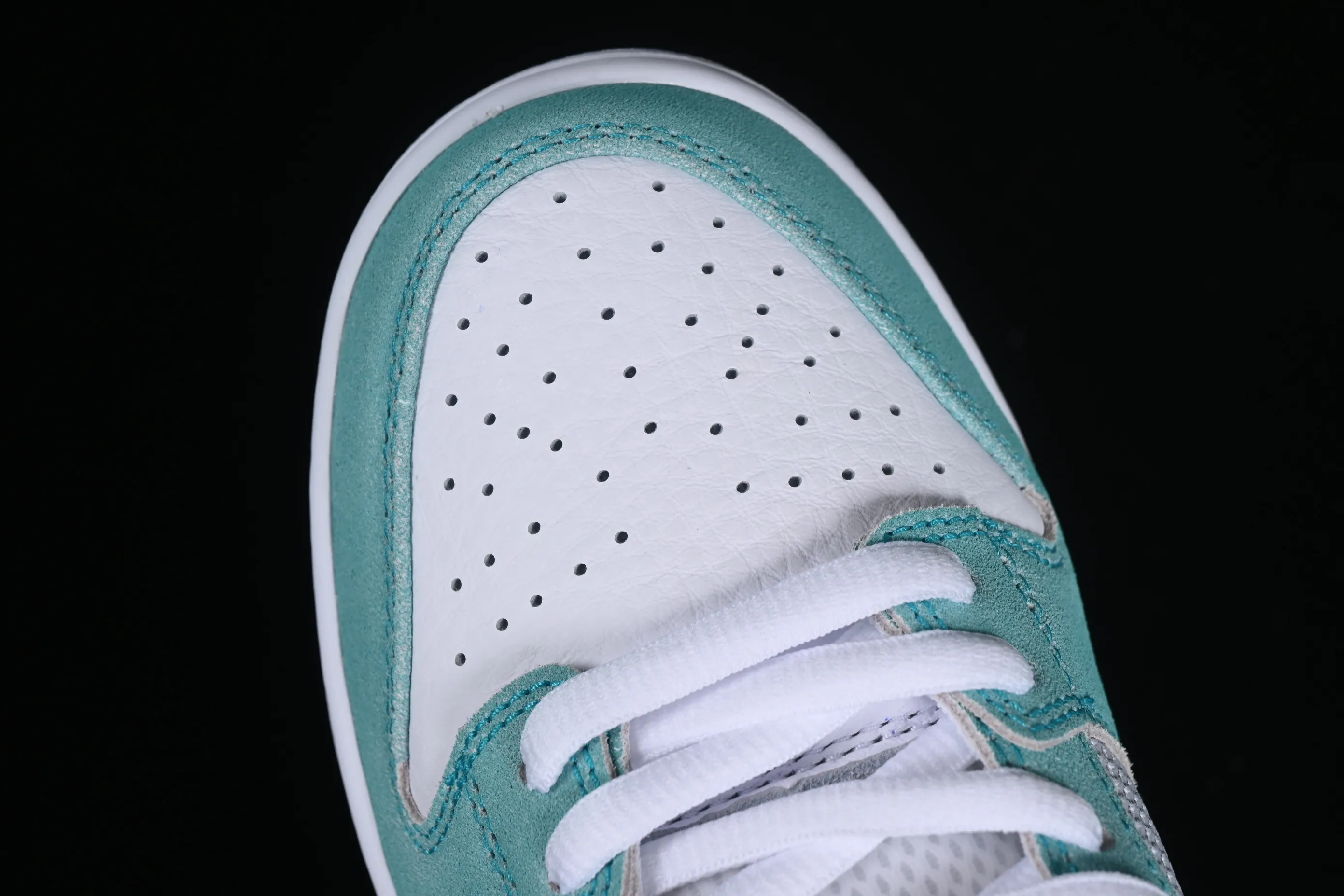 All Categories Nk SB Dunk Series Nk SB Dunk Low Low-top sneakers Pure original April Skateboards x Nk SB Dunk Low joint model Frozen Rose SB smashed backboard fashion casual sneakers FD2562-400